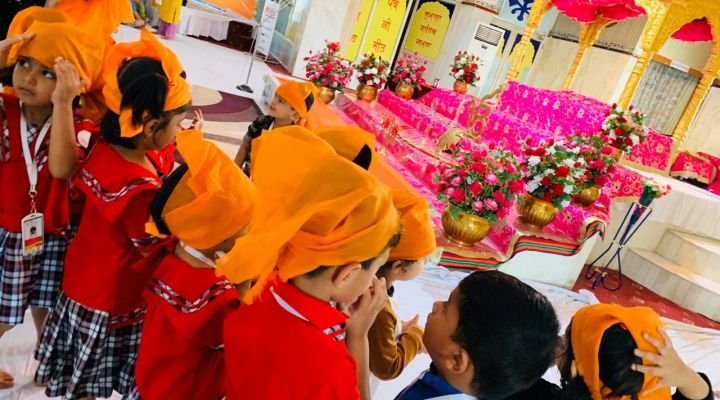 Suncatchers at Gurudwara - Photo 2